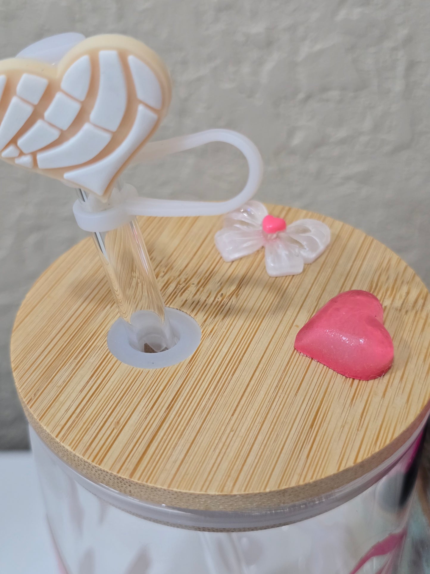 16 oz. Heart Conchitas and Pink Bow Glass Cup/Iced Coffee Cup/Cocktail Tumbler with Lid